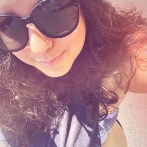 Meet your Posher, Rayana